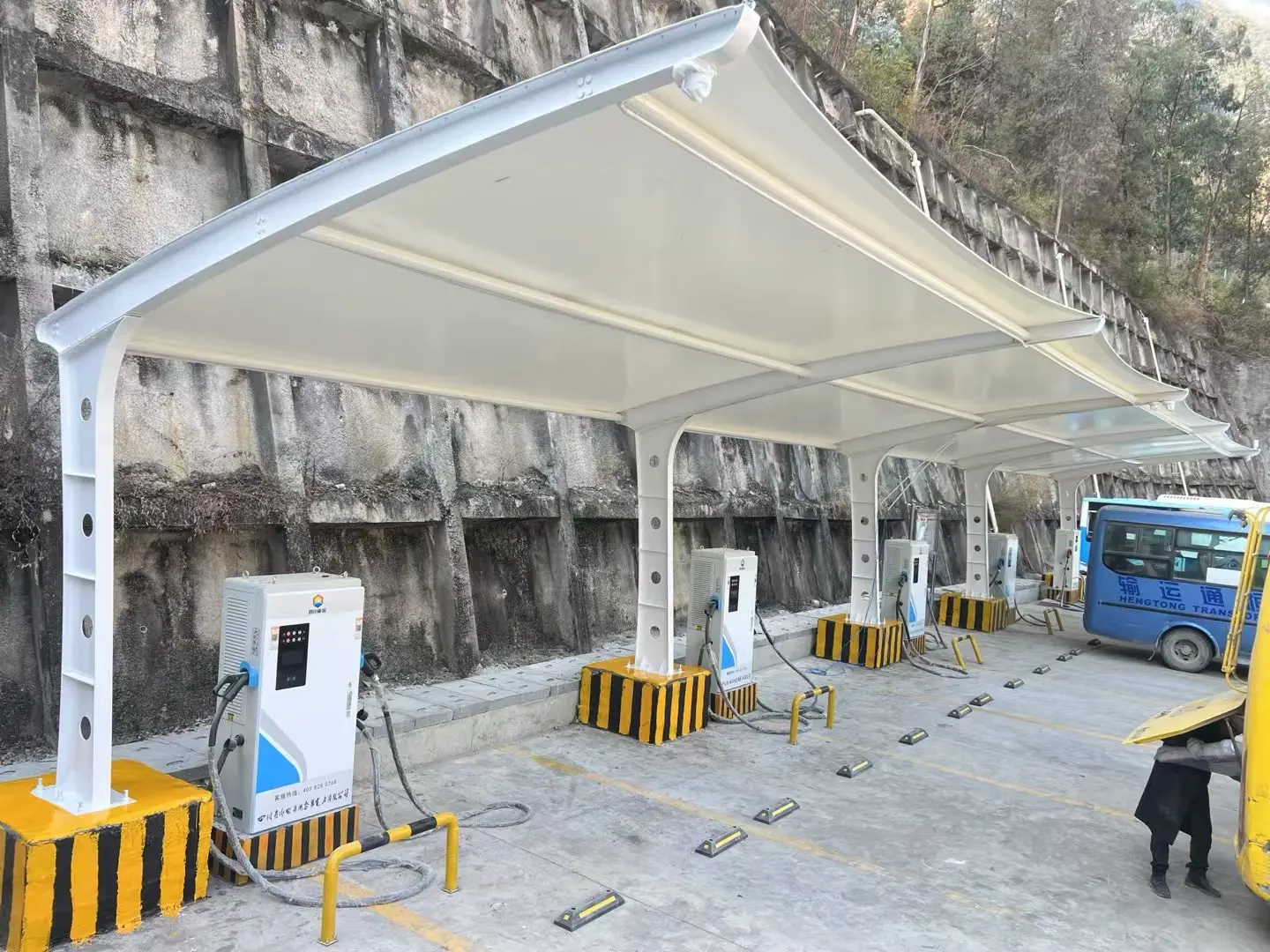 贵州万山园区停车棚采购:为什么“省”在前面的钱,最后都花在了后面?